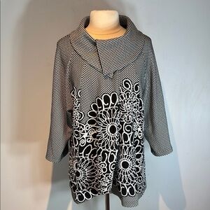 JOne Sizeeph Ribkoff Black and White Floral Jacket Size US12